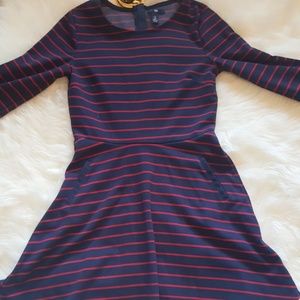 !EVERYTHING GOES! GAP  Striped Dress with Pockets